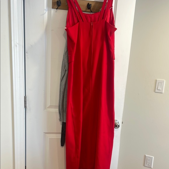 Elegant Red Evening Dress - Picture 4 of 6